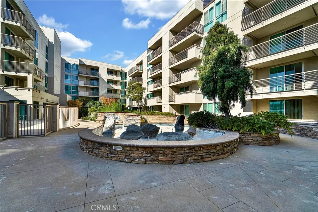 267 S San Pedro, Los Angeles, California 90012 home-pic-22